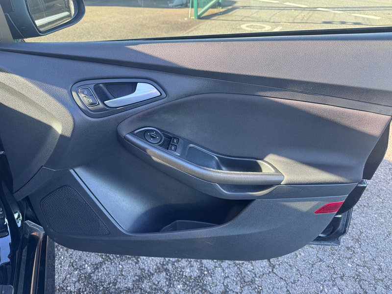 Ford Focus 1.0T EcoBoost ST-Line Euro 6 (s/s) 5dr