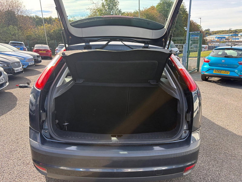 Ford Focus 2.0 Zetec Climate 5dr
