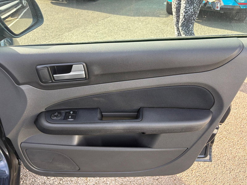 Ford Focus 2.0 Zetec Climate 5dr