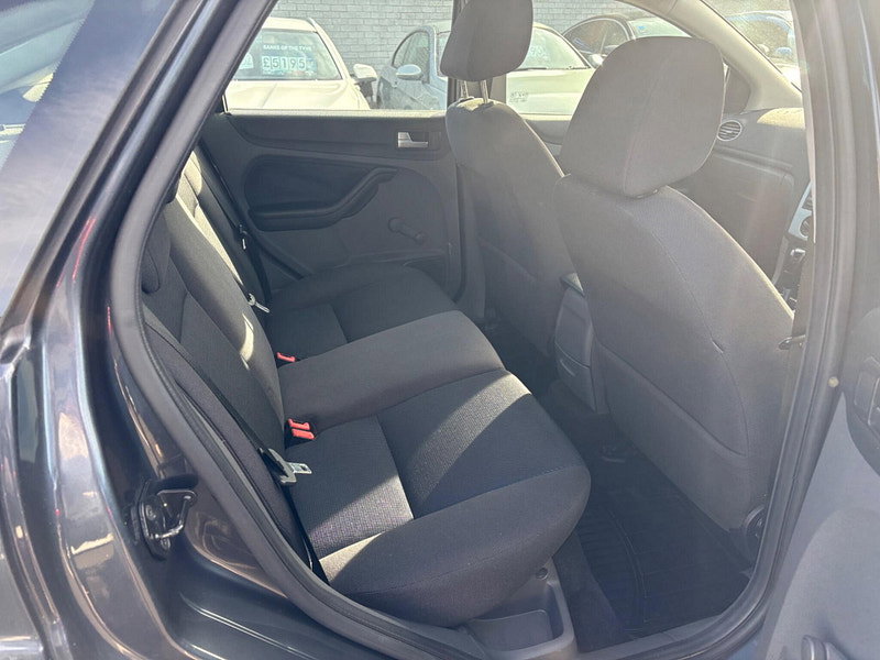 Ford Focus 2.0 Zetec Climate 5dr
