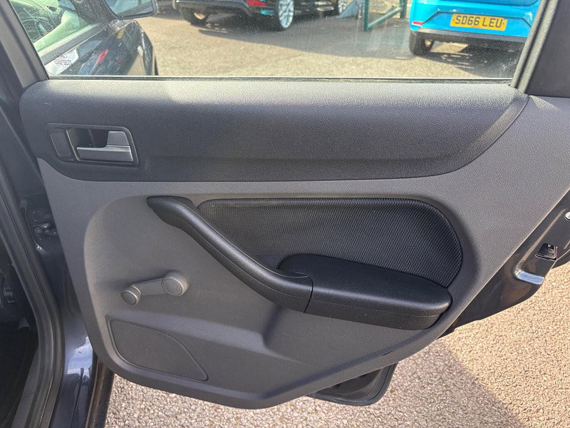 Ford Focus 2.0 Zetec Climate 5dr