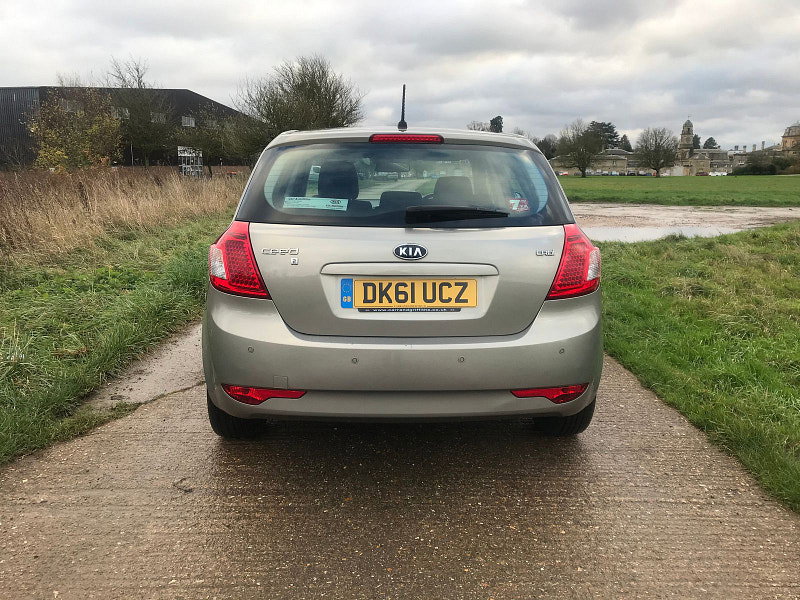 Kia Ceed 1.6L CRDI 2 Hatchback 5dr Diesel Manual Euro 5 (113 bhp)