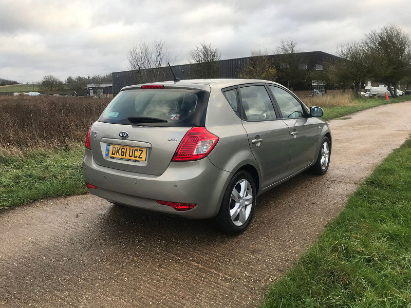 Kia Ceed 1.6L CRDI 2 Hatchback 5dr Diesel Manual Euro 5 (113 bhp)