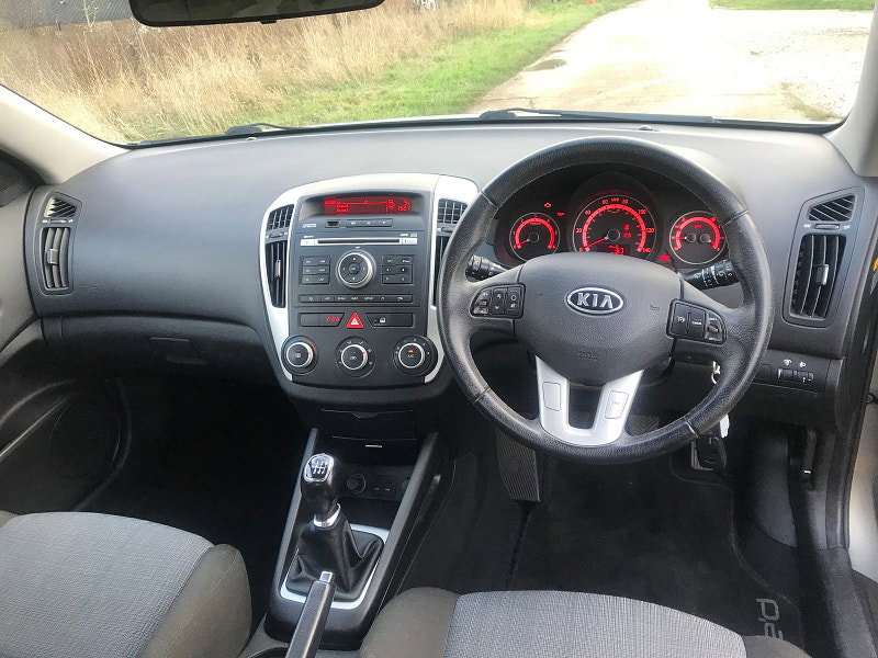 Kia Ceed 1.6L CRDI 2 Hatchback 5dr Diesel Manual Euro 5 (113 bhp)