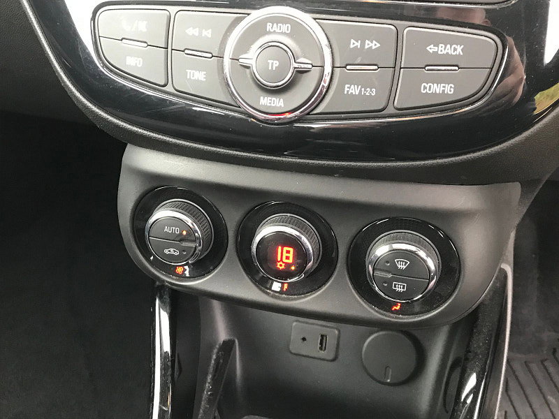 Vauxhall ADAM 1.4L GLAM S/S Hatchback 3dr Petrol Manual Euro 5 (98 bhp)