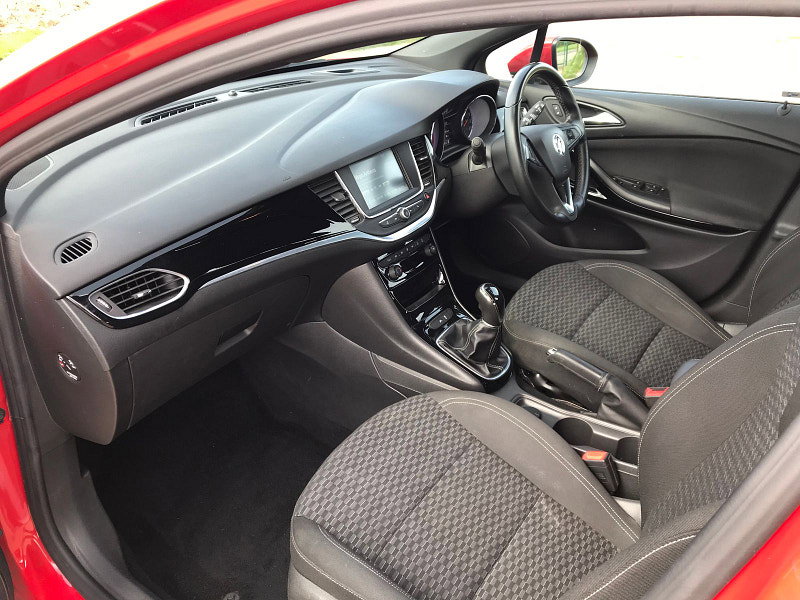 Vauxhall Astra 1.4L SRI Hatchback 5dr Petrol Manual Euro 6 (99 bhp)