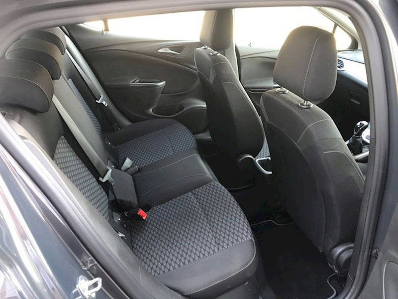 Vauxhall Astra DESIGN 1.6CDTI ECOFLEX 5DR £0 TAX