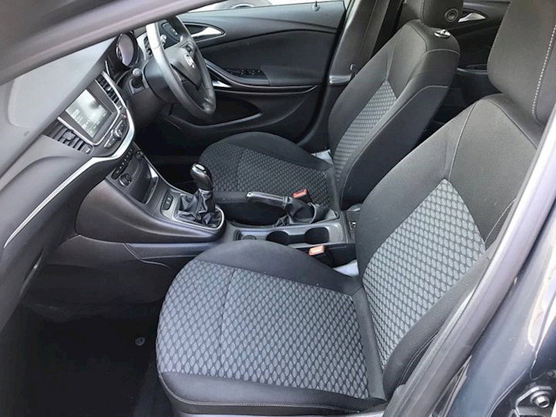 Vauxhall Astra DESIGN 1.6CDTI ECOFLEX 5DR £0 TAX