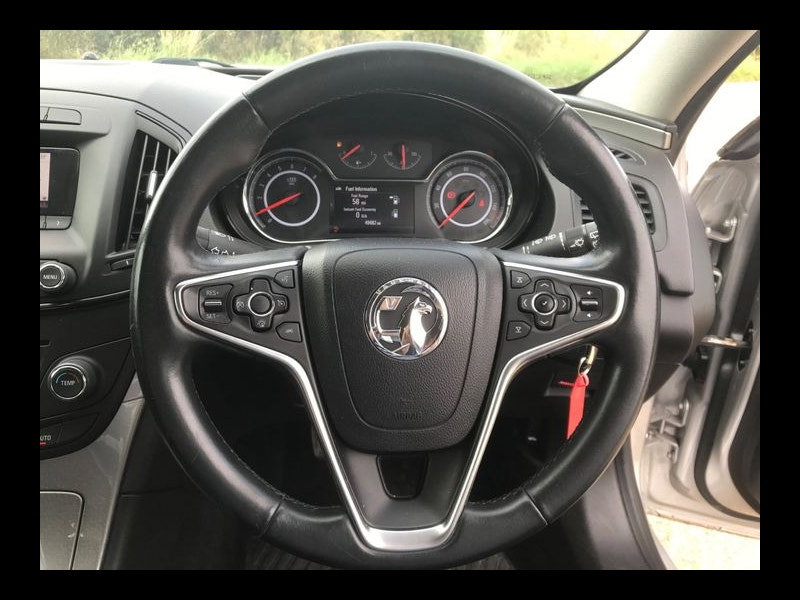 Vauxhall Insignia DESIGN 1.8VVti 5 DR - 1 OWNER