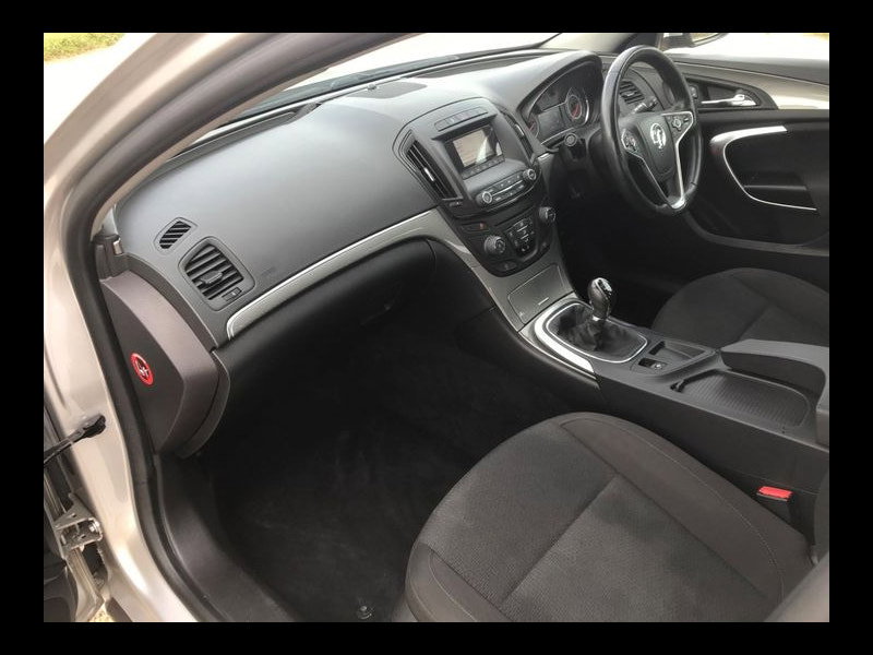 Vauxhall Insignia DESIGN 1.8VVti 5 DR - 1 OWNER