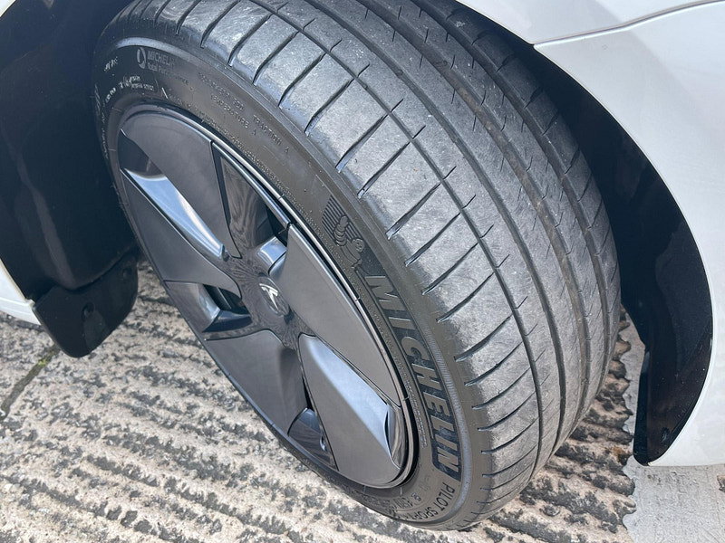 Tesla Model 3 (Dual Motor) Long Range Auto 4WDE 4dr