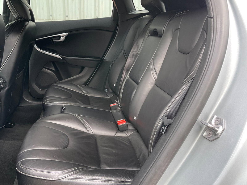 Volvo V40 2.0 T3 R-Design Pro Euro 6 (s/s) 5dr