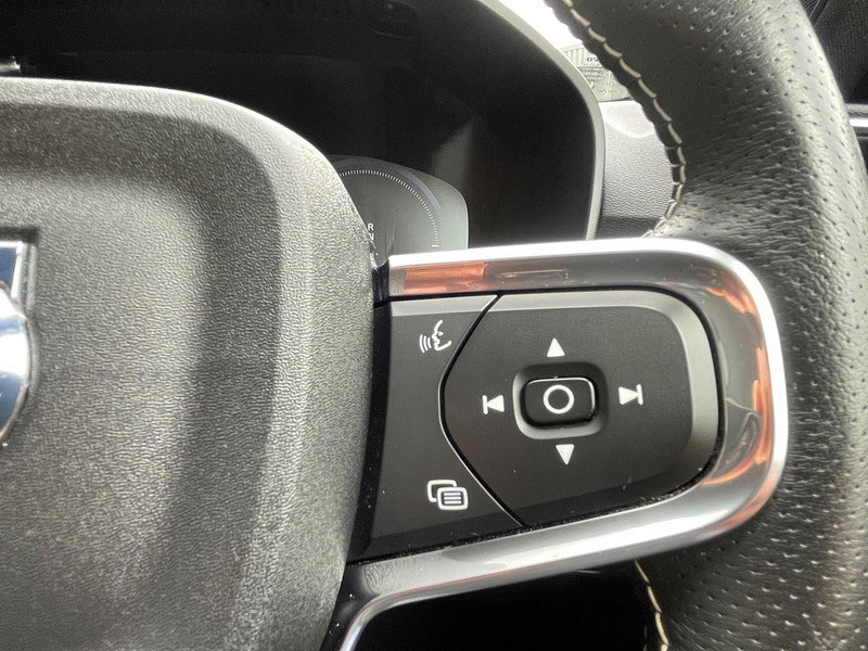Volvo XC40 1.5h T5 Twin Engine Recharge 10.7kWh R-Design Pro Auto Euro 6 (s/s) 5dr