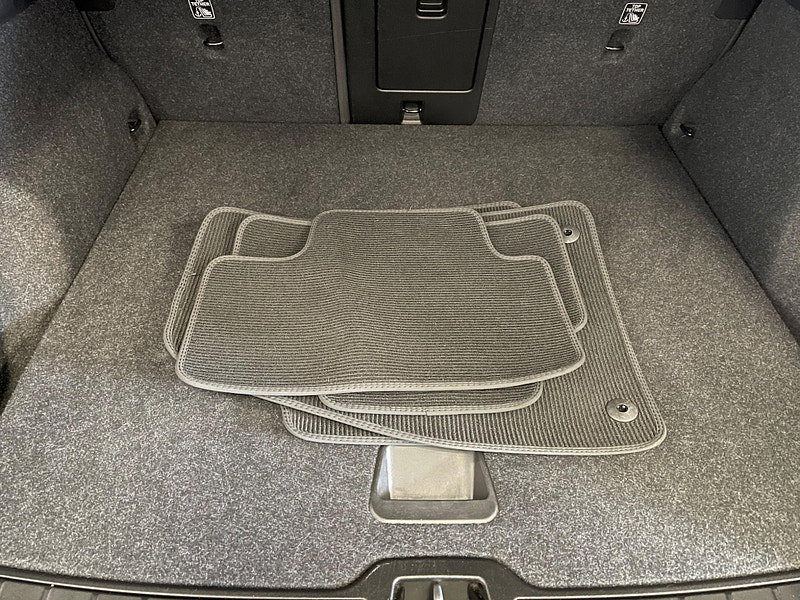 Volvo XC40 1.5h T5 Twin Engine Recharge 10.7kWh R-Design Pro Auto Euro 6 (s/s) 5dr