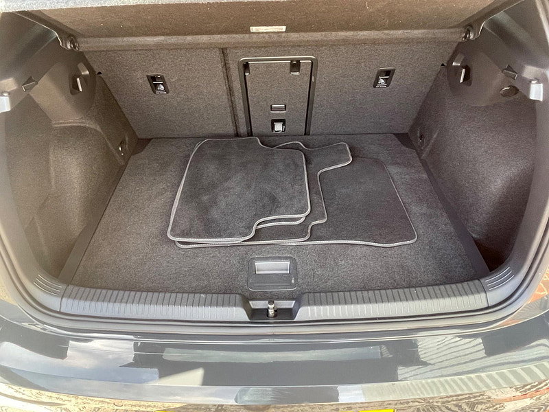 Volkswagen Golf 1.5 TSI R-Line Euro 6 (s/s) 5dr