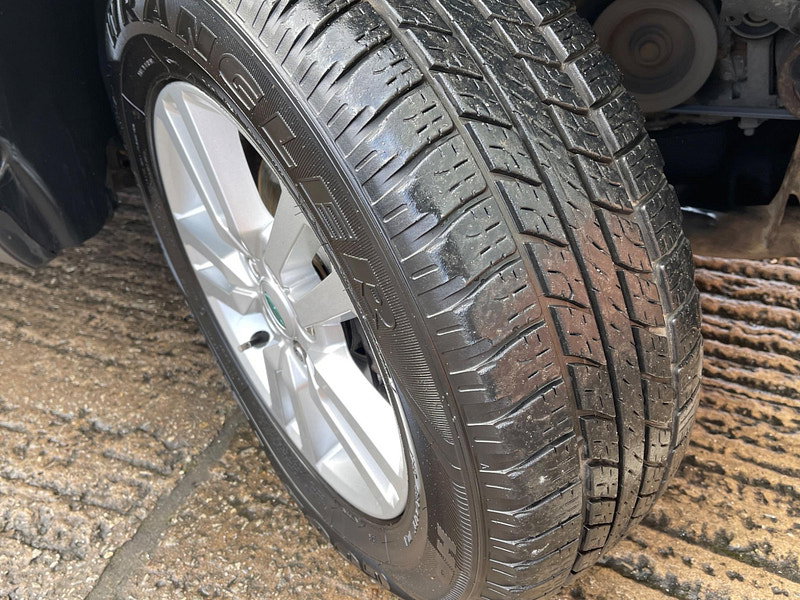 Land Rover Freelander 2 2.2 TD4 Black and White 4WD Euro 5 (s/s) 5dr