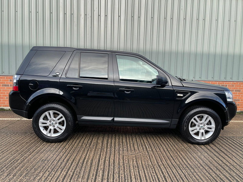 Land Rover Freelander 2 2.2 TD4 Black and White 4WD Euro 5 (s/s) 5dr