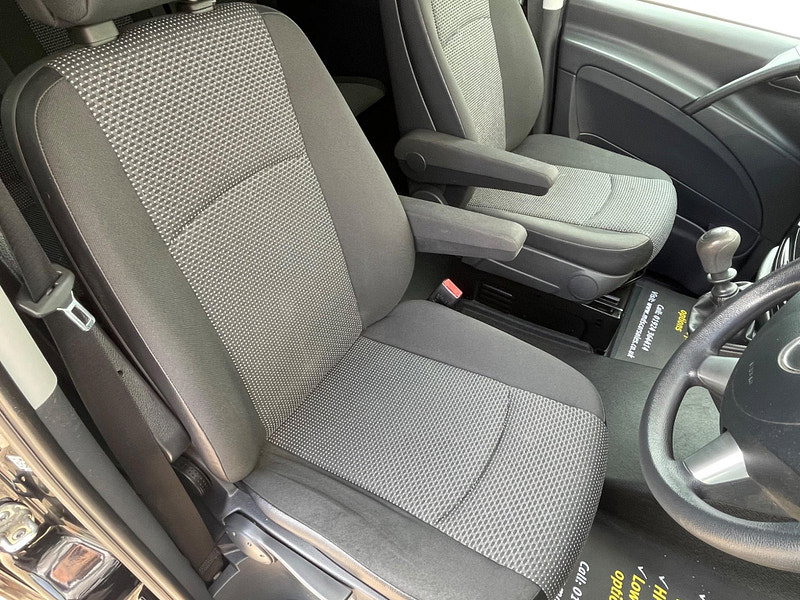 Mercedes-Benz Vito Dualiner Sport Crew Van