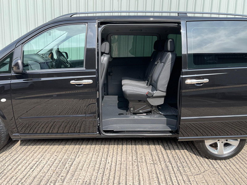 Mercedes-Benz Vito Dualiner Sport Crew Van