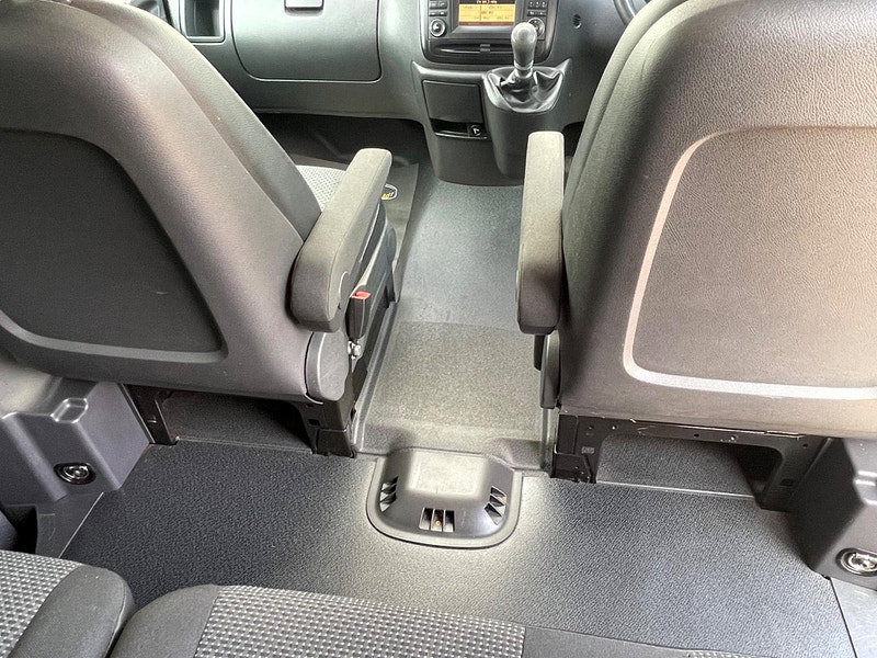 Mercedes-Benz Vito Dualiner Sport Crew Van