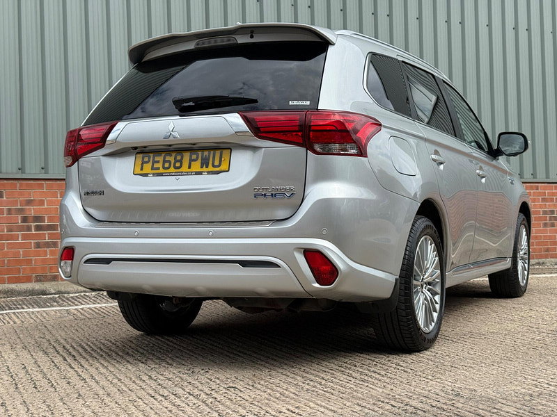 Mitsubishi Outlander 2.4h TwinMotor 13.8kWh 4h CVT 4WD Euro 6 (s/s) 5dr