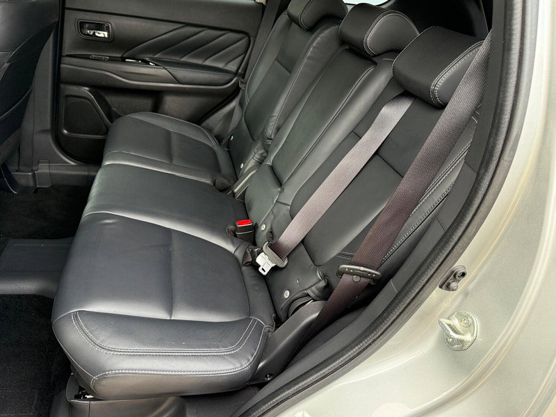 Mitsubishi Outlander 2.4h TwinMotor 13.8kWh 4h CVT 4WD Euro 6 (s/s) 5dr