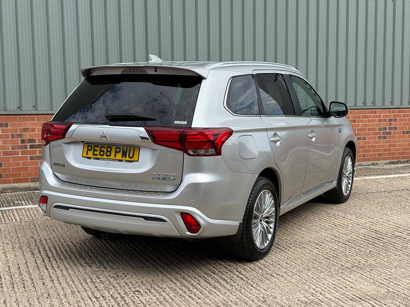 Mitsubishi Outlander 2.4h TwinMotor 13.8kWh 4h CVT 4WD Euro 6 (s/s) 5dr