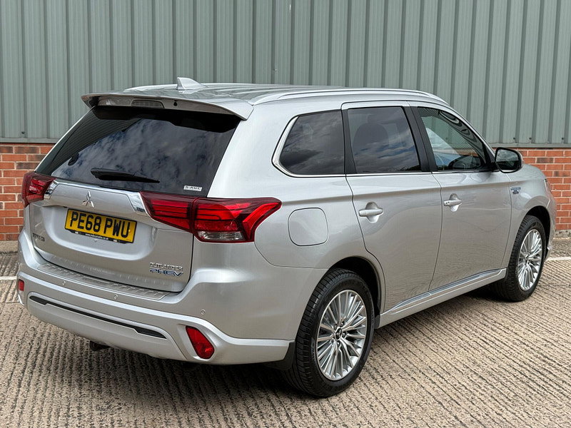 Mitsubishi Outlander 2.4h TwinMotor 13.8kWh 4h CVT 4WD Euro 6 (s/s) 5dr
