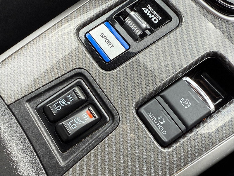 Mitsubishi Outlander 2.4h TwinMotor 13.8kWh 4h CVT 4WD Euro 6 (s/s) 5dr