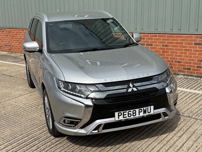 Mitsubishi Outlander 2.4h TwinMotor 13.8kWh 4h CVT 4WD Euro 6 (s/s) 5dr