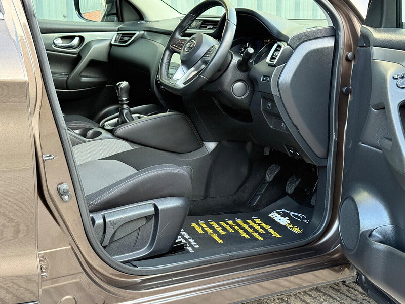 Nissan Qashqai 1.2 DIG-T N-Connecta Euro 6 (s/s) 5dr