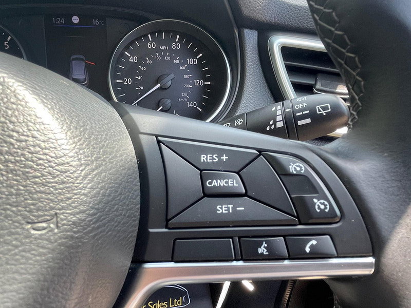 Nissan Qashqai 1.3 DIG-T Acenta Premium Euro 6 (s/s) 5dr