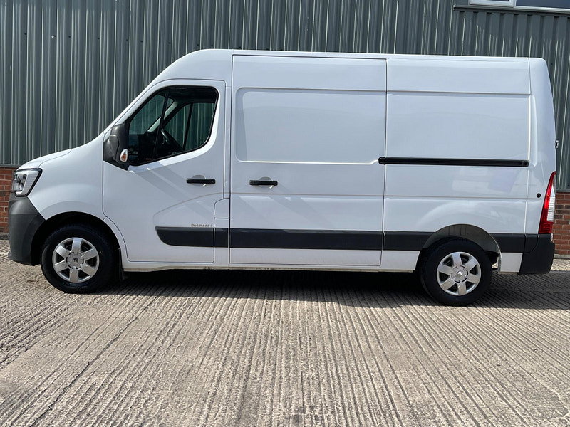 Renault Master 2.3 dCi 33 Business+ FWD MWB Medium Roof Euro 6 4dr