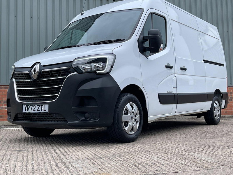 Renault Master 2.3 dCi 33 Business+ FWD MWB Medium Roof Euro 6 4dr