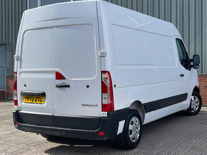 Renault Master 2.3 dCi 33 Business+ FWD MWB Medium Roof Euro 6 4dr