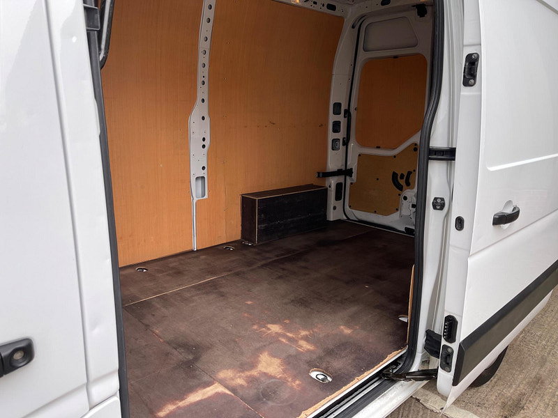 Renault Master 2.3 dCi 33 Business+ FWD MWB Medium Roof Euro 6 4dr