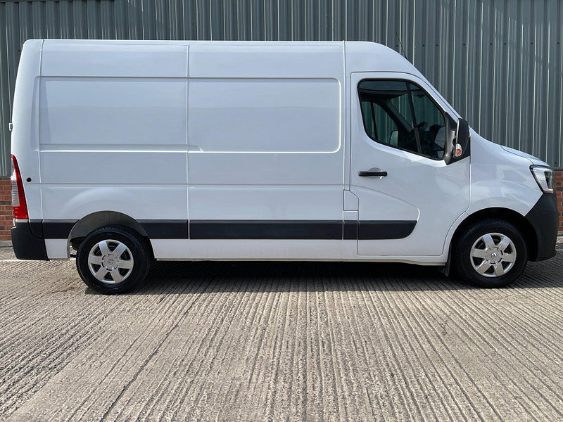 Renault Master 2.3 dCi 33 Business+ FWD MWB Medium Roof Euro 6 4dr