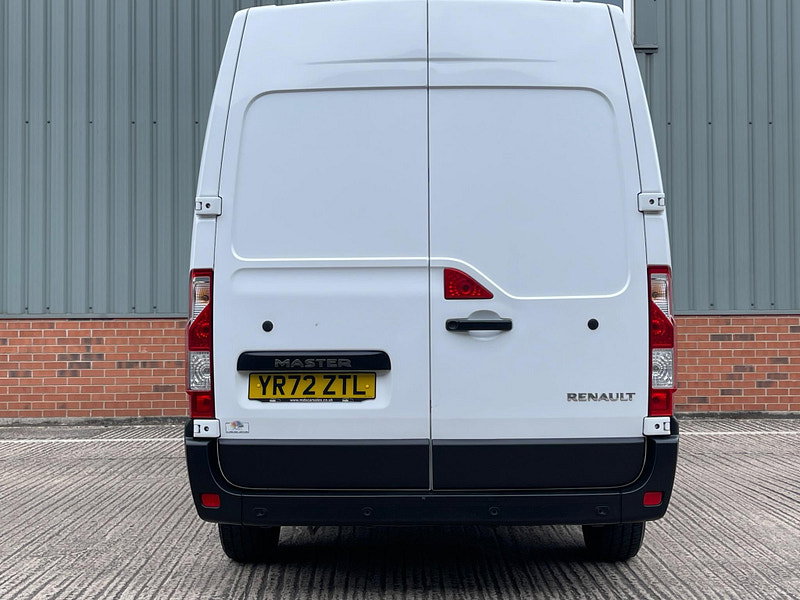 Renault Master 2.3 dCi 33 Business+ FWD MWB Medium Roof Euro 6 4dr