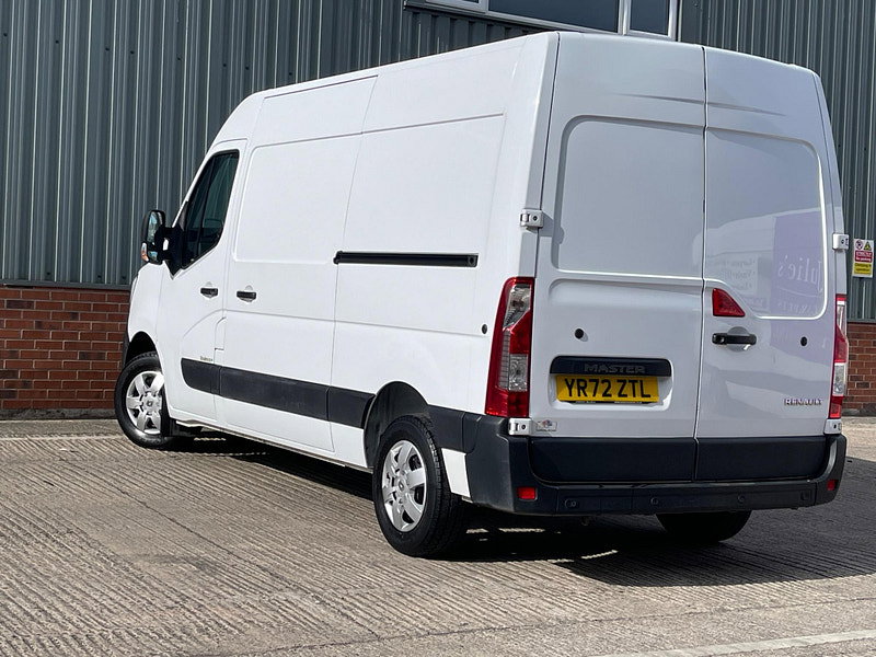 Renault Master 2.3 dCi 33 Business+ FWD MWB Medium Roof Euro 6 4dr