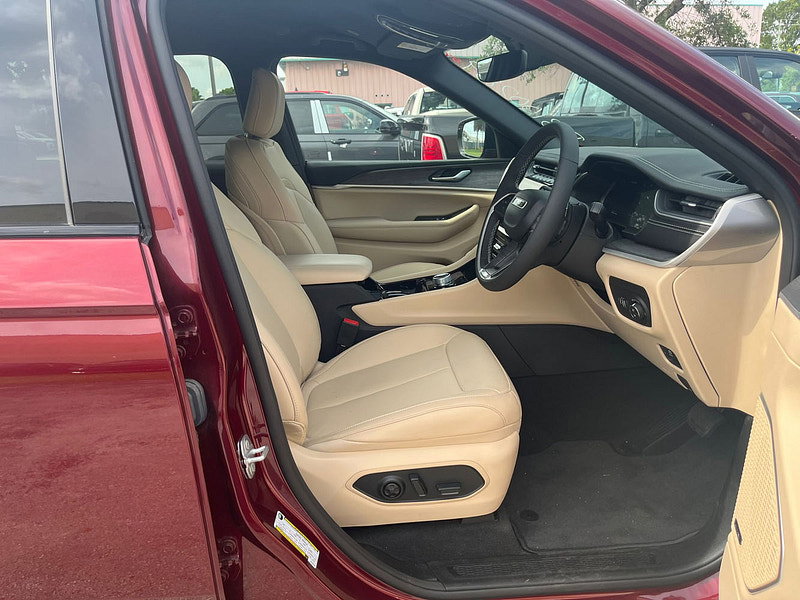 Jeep Grand Cherokee RHD   L Limited 4x4 3.6L Gas 8-Speed AT 7-Seater 0dr Automatic 2026