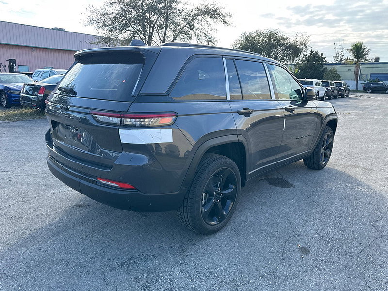 Jeep Grand Cherokee RHD New   Altitude 4x4 3.6L Gas 8-Speed AT 5-Seater 0dr Automatic 2026