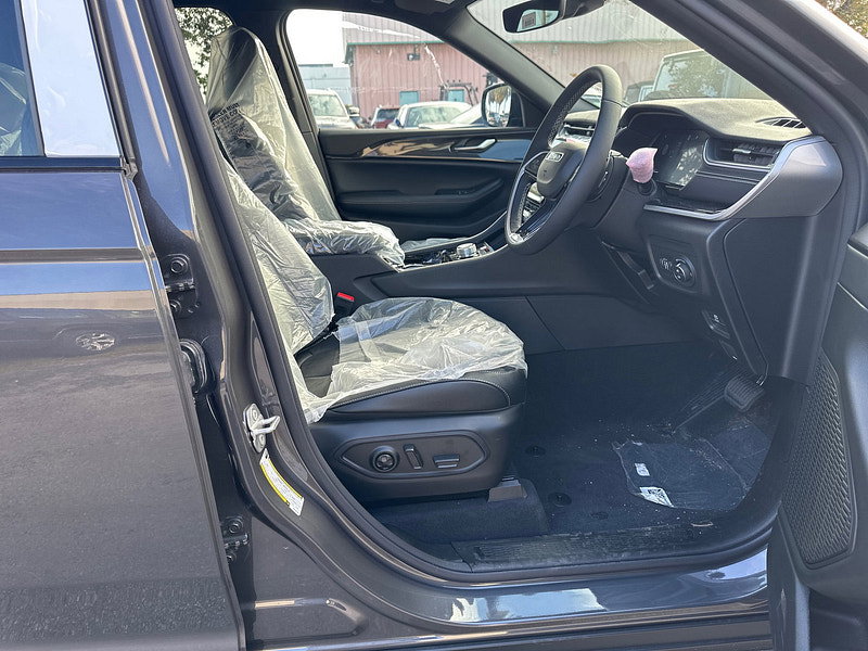 Jeep Grand Cherokee RHD New   Altitude 4x4 3.6L Gas 8-Speed AT 5-Seater 0dr Automatic 2026