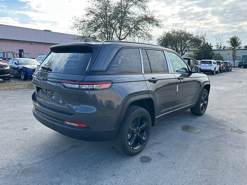 Jeep Grand Cherokee RHD New   Altitude 4x4 3.6L Gas 8-Speed AT 5-Seater 0dr Automatic 2026