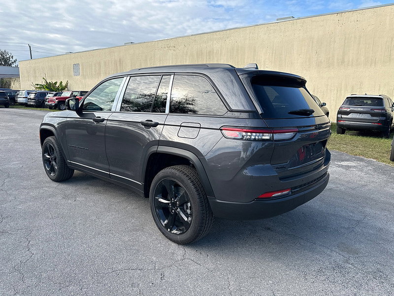 Jeep Grand Cherokee RHD New   Altitude 4x4 3.6L Gas 8-Speed AT 5-Seater 0dr Automatic 2026