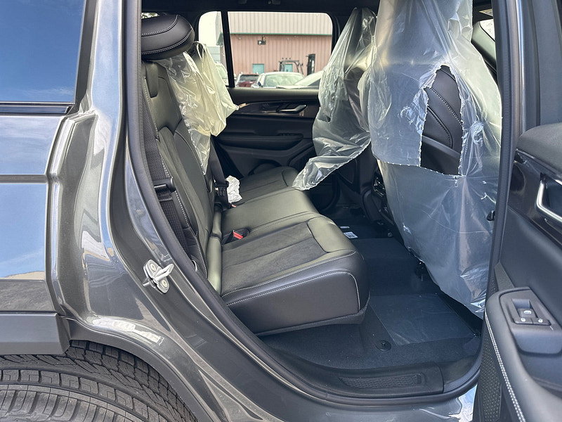 Jeep Grand Cherokee RHD New   Altitude 4x4 3.6L Gas 8-Speed AT 5-Seater 0dr Automatic 2026