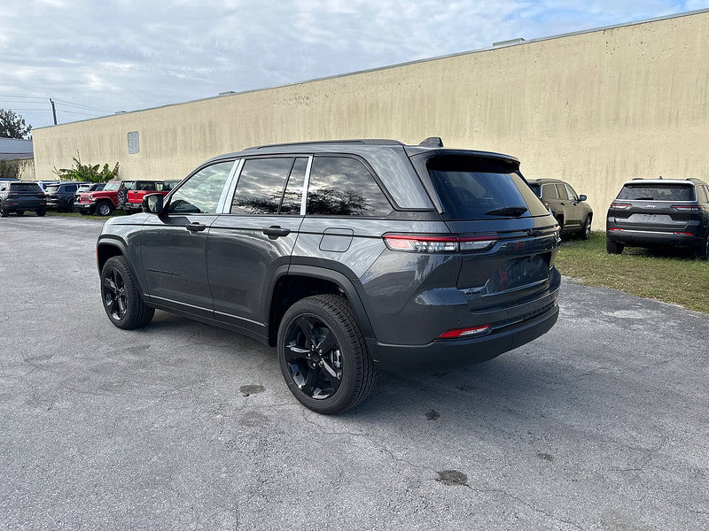Jeep Grand Cherokee RHD New   Altitude 4x4 3.6L Gas 8-Speed AT 5-Seater 0dr Automatic 2026