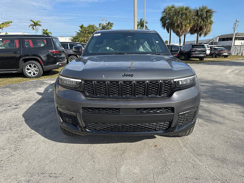 Jeep Grand Cherokee RHD New   Altitude 4x4 3.6L Gas 8-Speed AT 5-Seater 0dr Automatic 2026