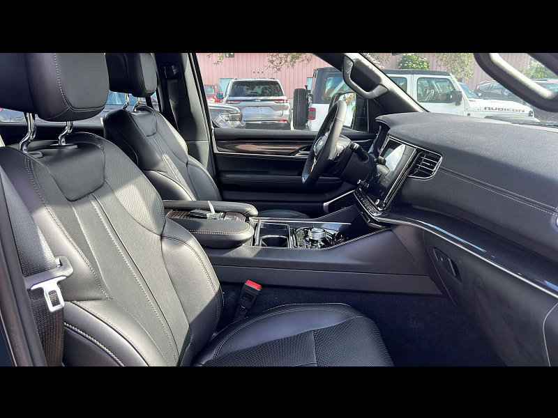Jeep Wagoneer 4x4 3.0L Gasoline  5dr Automatic 2026