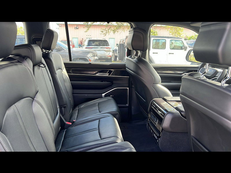 Jeep Wagoneer 4x4 3.0L Gasoline  5dr Automatic 2026
