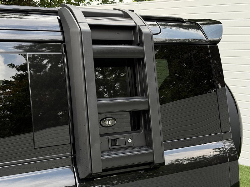 Land Rover DEFENDER 110 3.0 D300 MHEV X-Dynamic HSE Auto 4WD Euro 6 (s/s) 5dr